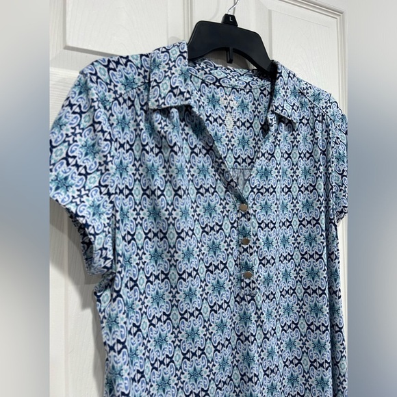 Croft & Barrow Women’s XL Shirred Shoulder Popover Shirt Blouse Blue Pattern - Picture 2 of 4